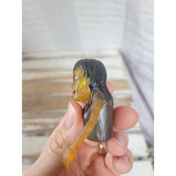 Zombie finger puppet brain female vintage toy - Picture 5 of 7